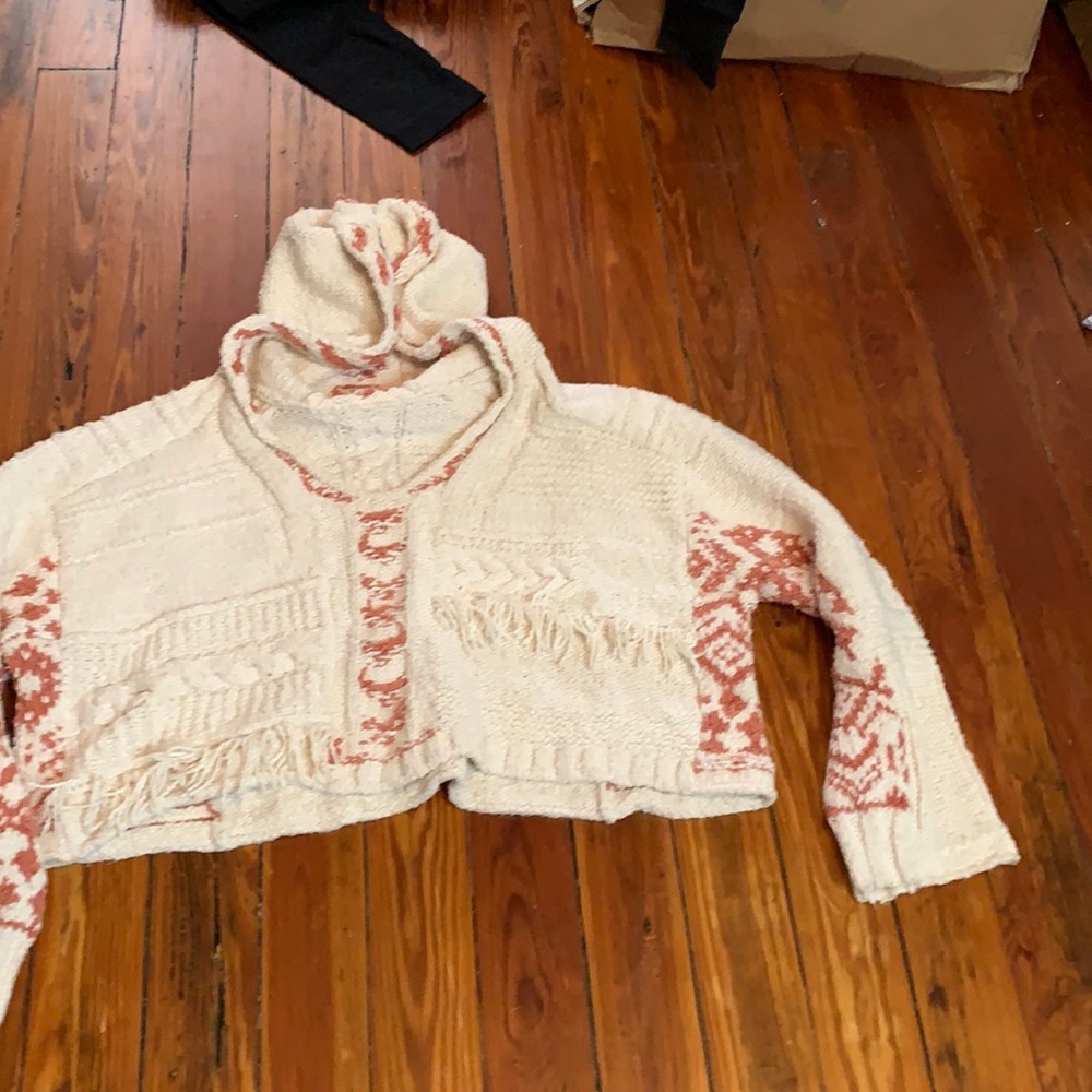 Free people NWOT‎ cropped hooded sweater. Retail 148